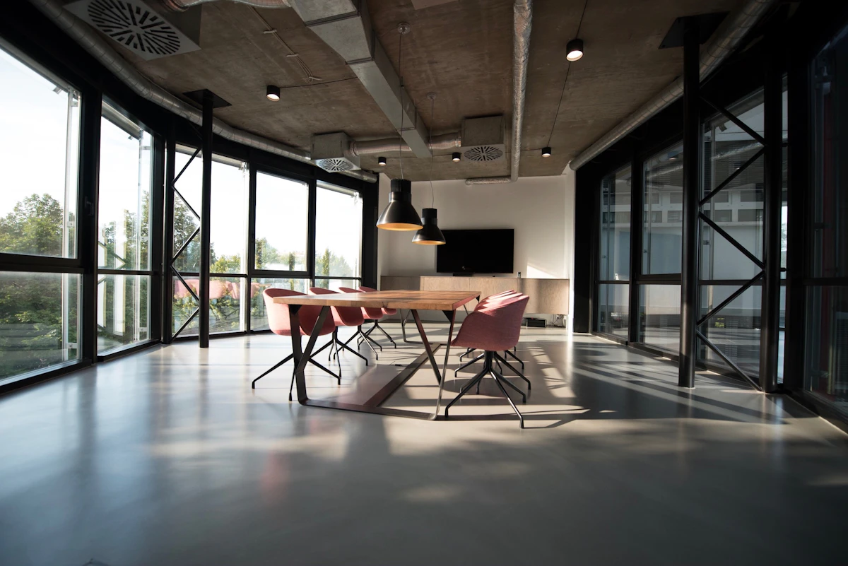 Ambiente de trabalho colaborativo de uma empresa de tecnologia